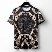 $26.00 USD Versace T-Shirts Short Sleeved For Men #949618