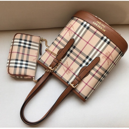 Burberry AAA Quality Handbags For Women #983322