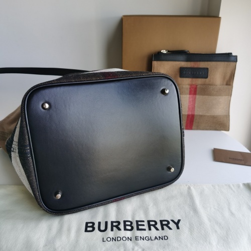 Replica Burberry AAA Quality Messenger Bags For Women #994982 $205.00 USD for Wholesale