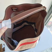 $190.00 USD Burberry AAA Quality Messenger Bags For Women #994978