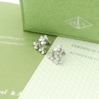 $32.00 USD Van Cleef & Arpels Earrings For Women #998287