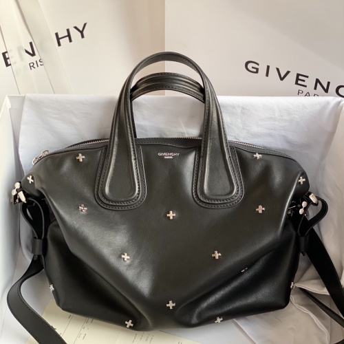 Givenchy AAA Quality Handbags #1009199