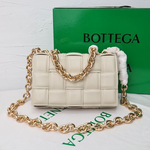 Bottega Veneta BV AAA Quality Messenger Bags For Women #1012380