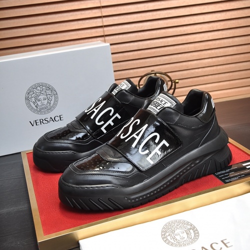 Versace Casual Shoes For Men #1028808