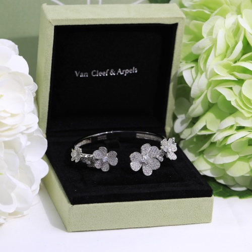 Replica Van Cleef & Arpels Bracelet For Women #1037171 $52.00 USD for Wholesale