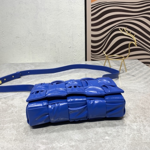 Replica Bottega Veneta BV AAA Quality Messenger Bags For Women #1038642 $102.00 USD for Wholesale
