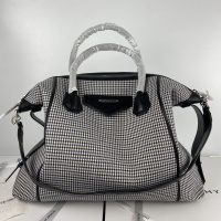 $222.00 USD Givenchy AAA Quality Handbags For Women #1038840