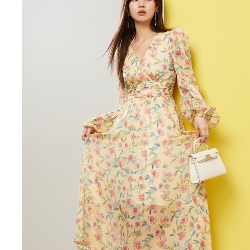 Replica Valentino Dresses Short Sleeved For Women #1061467 $96.00 USD for Wholesale