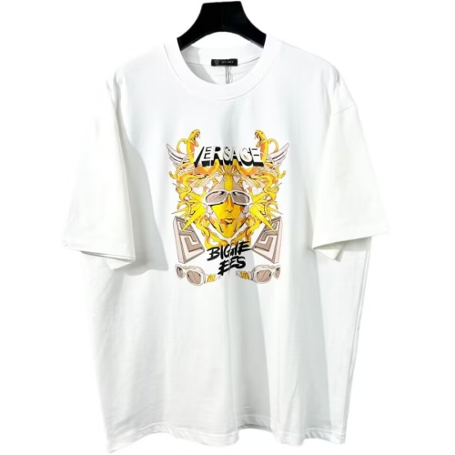 Replica Versace T-Shirts Short Sleeved For Unisex #1073132, $42.00 USD, [ITEM#1073132], Replica Versace T-Shirts outlet from China