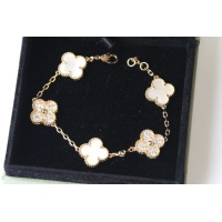 $34.00 USD Van Cleef & Arpels Bracelets For Women #1073278