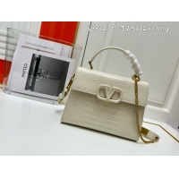 $108.00 USD Valentino AAA Quality Messenger Bags For Women #1138612