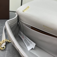 $190.00 USD Burberry AAA Quality Messenger Bags For Women #1144381