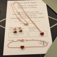 $64.00 USD Van Cleef & Arpels Jewelry Set For Women #1153924