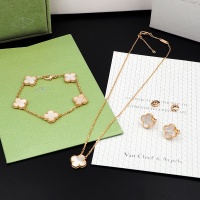 $60.00 USD Van Cleef & Arpels Jewelry Set For Women #1154831