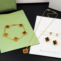 $60.00 USD Van Cleef & Arpels Jewelry Set For Women #1154833