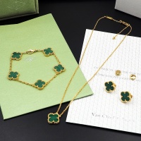 $60.00 USD Van Cleef & Arpels Jewelry Set For Women #1154838