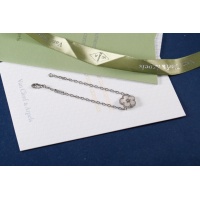 $29.00 USD Van Cleef & Arpels Bracelets For Women #1160906