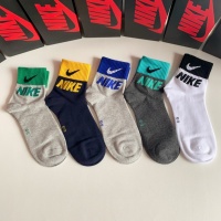$27.00 USD Nike Socks #1167554