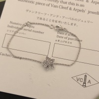 $76.00 USD Van Cleef & Arpels Jewelry Set For Women #1204875