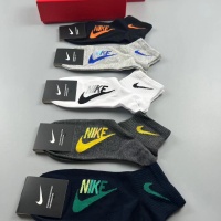 $25.00 USD Nike Socks #1206552