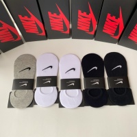 $25.00 USD Nike Socks #1221939