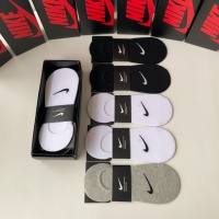 $25.00 USD Nike Socks #1221939