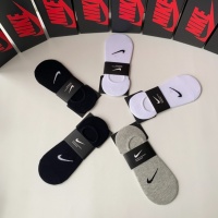 $25.00 USD Nike Socks #1221939