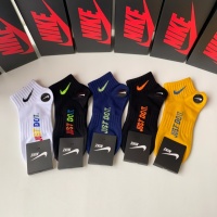 $25.00 USD Nike Socks #1221943