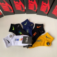 $25.00 USD Nike Socks #1221943