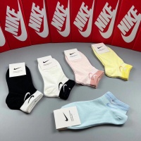 $25.00 USD Nike Socks #1221945