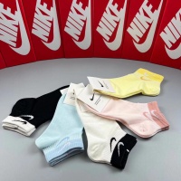 $25.00 USD Nike Socks #1221945