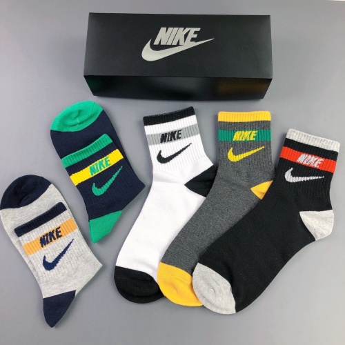 Replica Nike Socks #1233840 $25.00 USD for Wholesale