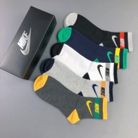 $25.00 USD Nike Socks #1233840