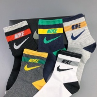 $25.00 USD Nike Socks #1233840