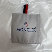 $150.00 USD Moncler Down Feather Coat Long Sleeved For Men #1238527