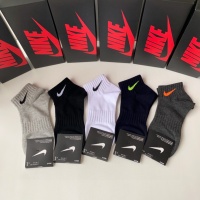 $25.00 USD Nike Socks #1241897