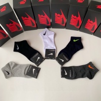 $25.00 USD Nike Socks #1241897