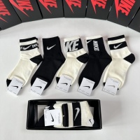 $25.00 USD Nike Socks #1241975