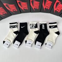 $25.00 USD Nike Socks #1241975