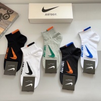 $27.00 USD Nike Socks #1261223