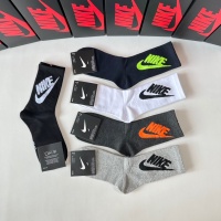 $27.00 USD Nike Socks #1269746