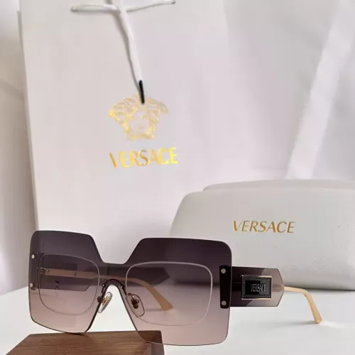 Versace AAA Quality Sunglasses #1283726