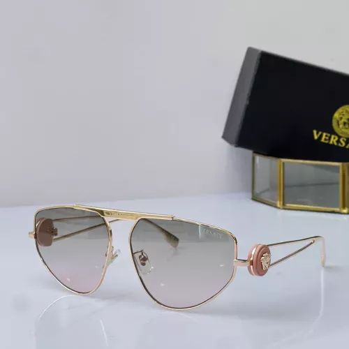 Versace AAA Quality Sunglasses #1296280