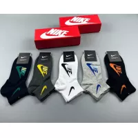 $25.00 USD Nike Socks #1324928