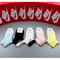 $25.00 USD Nike Socks For Women #1325535