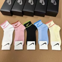 $25.00 USD Nike Socks For Women #1332426