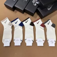 $27.00 USD Nike Socks #1332427