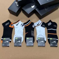 $25.00 USD Nike Socks #1332493