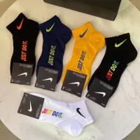 $25.00 USD Nike Socks #1352876