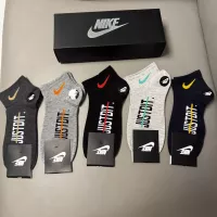 $25.00 USD Nike Socks #1360132